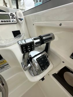 Boston-whaler 255-CONQUEST image