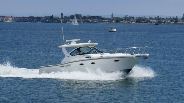 Tiara Yachts 32 Express