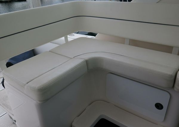 Tiara Yachts 32 Express image