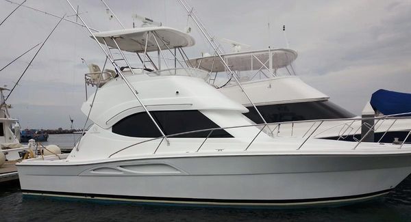 Riviera 37 Flybridge image