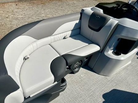 Tahoe Pontoon LTZ 23' Quad Lounger Tritoon image