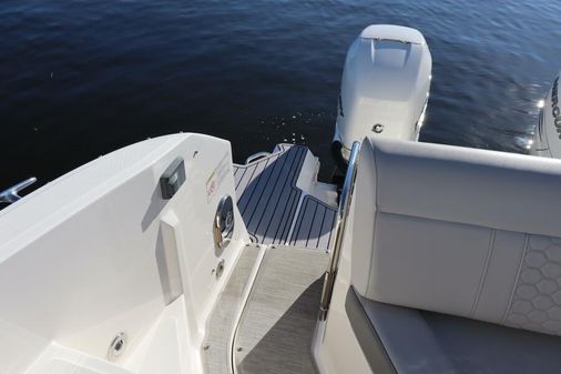 Sea Ray 320 Sundancer image