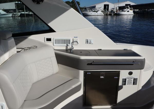 Sea Ray 320 Sundancer image