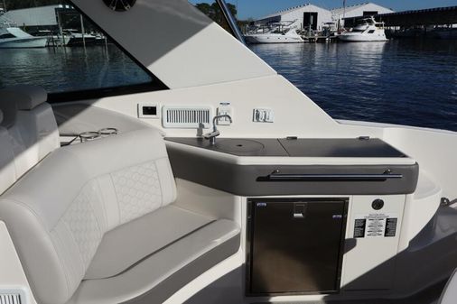 Sea Ray 320 Sundancer image