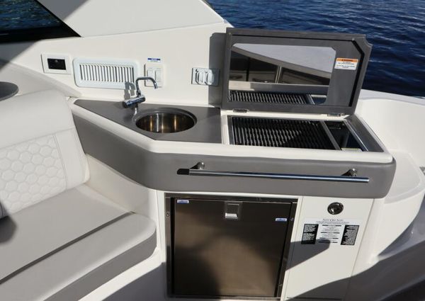 Sea Ray 320 Sundancer image