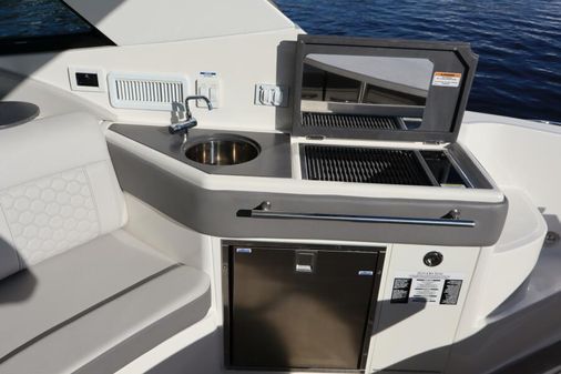 Sea Ray 320 Sundancer image