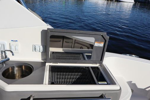 Sea Ray 320 Sundancer image