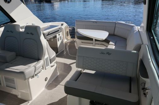 Sea Ray 320 Sundancer image