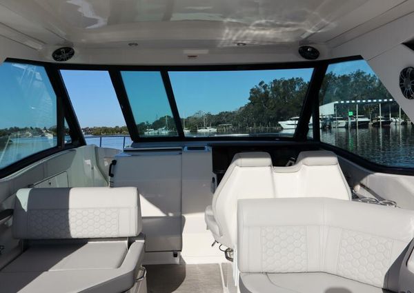 Sea Ray 320 Sundancer image