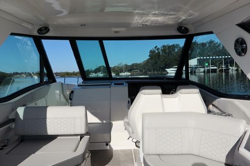 Sea Ray 320 Sundancer image