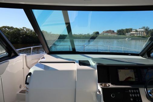 Sea Ray 320 Sundancer image