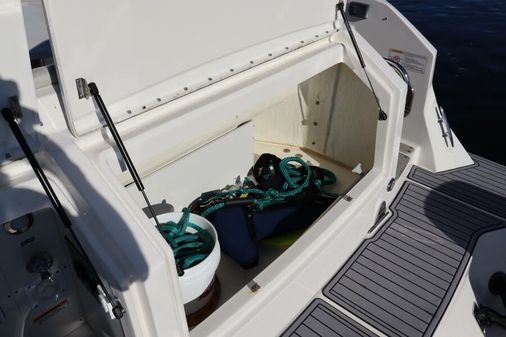 Sea Ray 320 Sundancer image