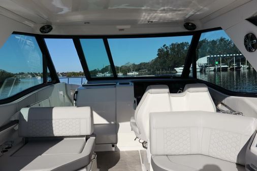 Sea Ray 320 Sundancer image