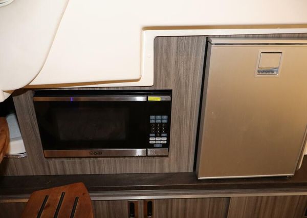 Sea Ray 320 Sundancer image