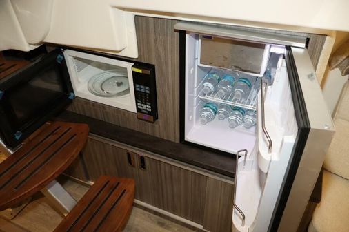 Sea Ray 320 Sundancer image