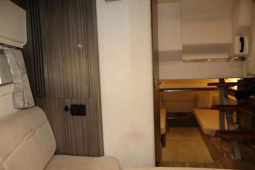 Sea Ray 320 Sundancer image