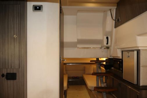 Sea Ray 320 Sundancer image