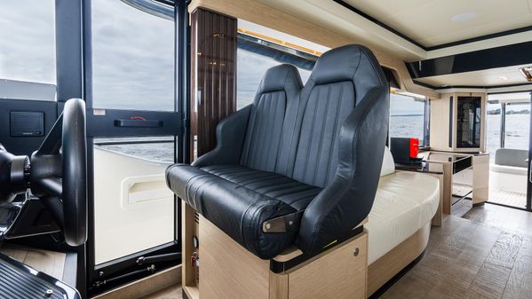 Absolute 52 Navetta image