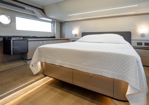 Absolute 52 Navetta image