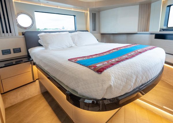 Absolute 52 Navetta image