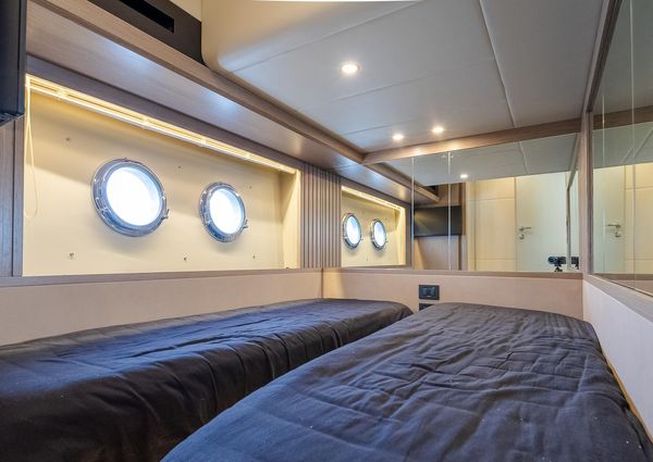 Absolute 52 Navetta image