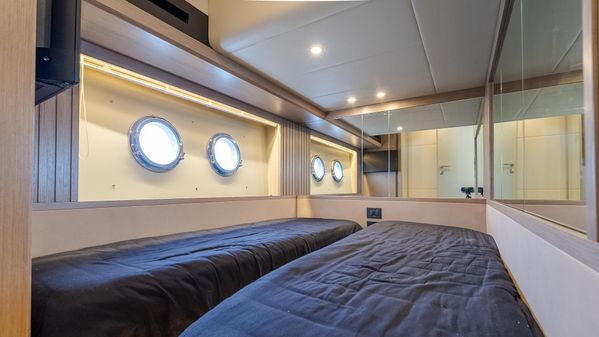 Absolute 52 Navetta image