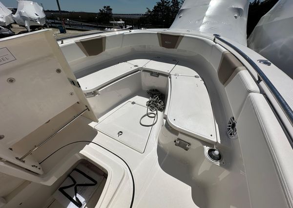 Robalo R250-CENTER-CONSOLE image