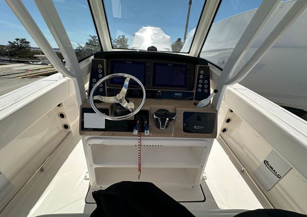 Robalo R250-CENTER-CONSOLE image