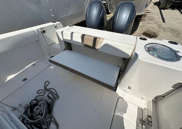 Robalo R250-CENTER-CONSOLE image