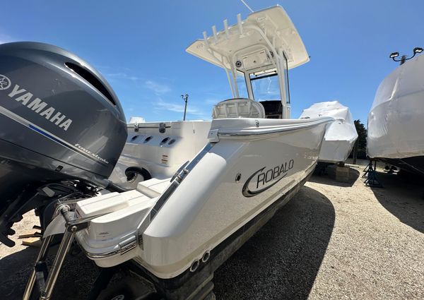 Robalo R250-CENTER-CONSOLE image