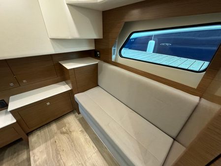 Cruisers Yachts 390 Express Coupe image