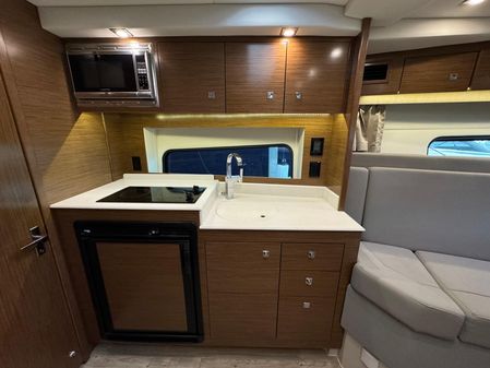 Cruisers Yachts 390 Express Coupe image