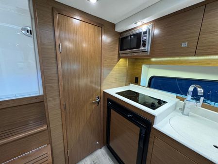 Cruisers Yachts 390 Express Coupe image