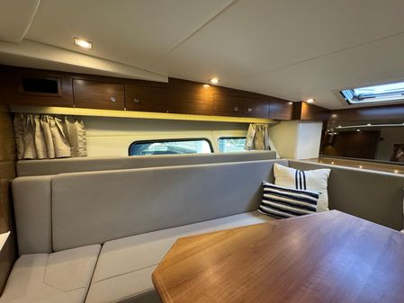 Cruisers Yachts 390 Express Coupe image