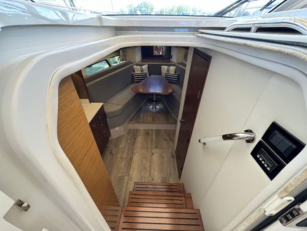 Cruisers Yachts 390 Express Coupe image