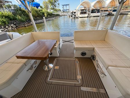 Cruisers Yachts 390 Express Coupe image