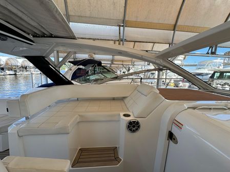 Cruisers Yachts 390 Express Coupe image