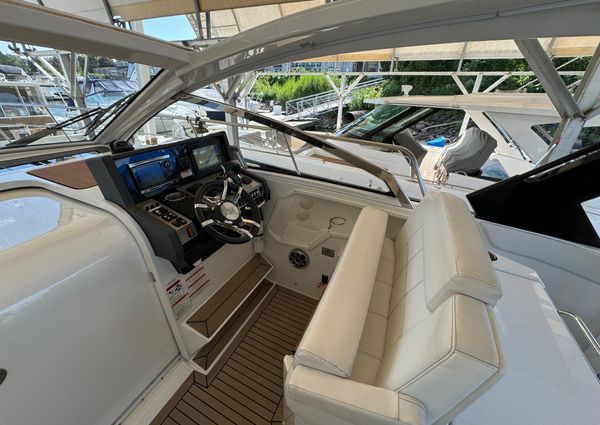 Cruisers-yachts 390-EXPRESS-COUPE image