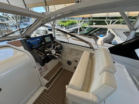 Cruisers Yachts 390 Express Coupe image