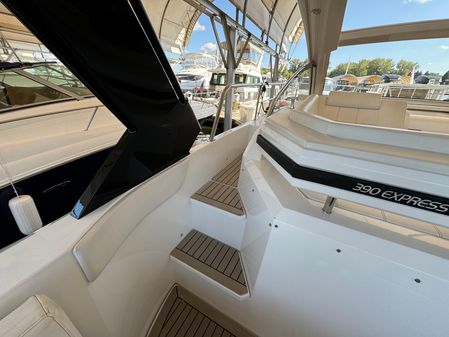 Cruisers Yachts 390 Express Coupe image