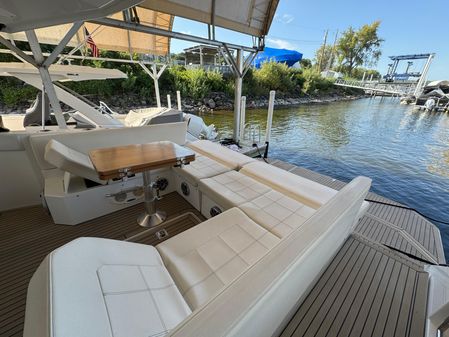 Cruisers Yachts 390 Express Coupe image