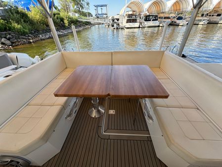 Cruisers Yachts 390 Express Coupe image