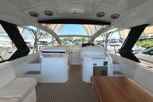 Cruisers Yachts 390 Express Coupe image