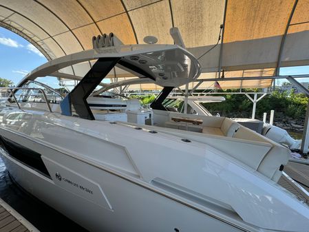 Cruisers Yachts 390 Express Coupe image