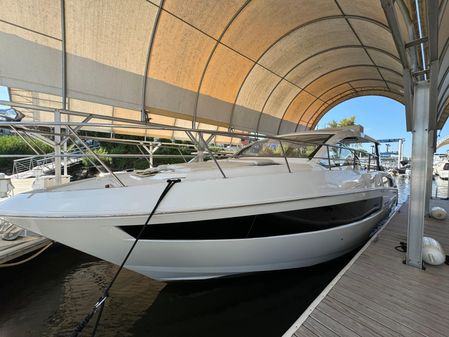 Cruisers Yachts 390 Express Coupe image