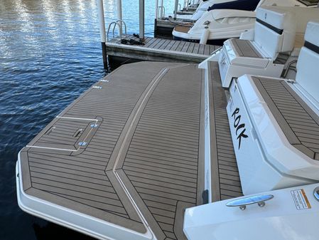 Cruisers Yachts 390 Express Coupe image