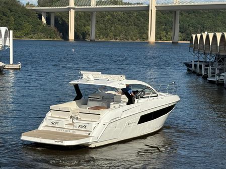 Cruisers Yachts 390 Express Coupe image