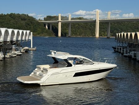 Cruisers Yachts 390 Express Coupe image