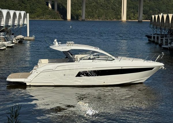 Cruisers-yachts 390-EXPRESS-COUPE image