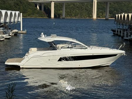 Cruisers Yachts 390 Express Coupe image